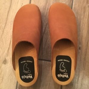 Swedish clogs, Size 9/39, Tan/Camel